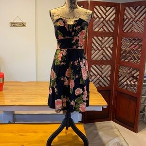 Strapless floral mini-dres